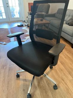 Ergonomic Mesh Office Chair – Lumbar Support & Armrests