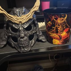 Mortal Kombat II Shao Kahn Popcorn bucket and helmet