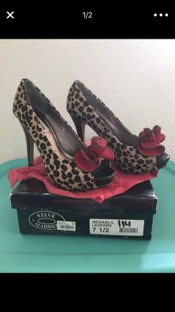 Steve Madden size 7.5 semi- new