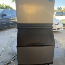 Ice Machine Koolaire Manitowoc Ice Maker 330lb/day in Excellent conditions , Air Cooled , 112V  I'm asking less than half off original price 