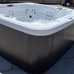 Aquaterra Montecito Spa Hot Tub 220v Seats 7