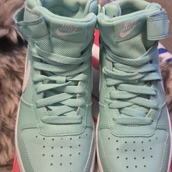 New In Box Nike Court Borough High