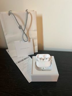 AirPod Pro 2s w/ Charging Case