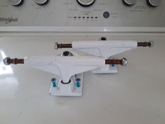 VENTURE SKATEBOARD CO. WHITE LIGHTNING SKATEBOARD TRUCKS SIZE 5.0 W/HARDWARE