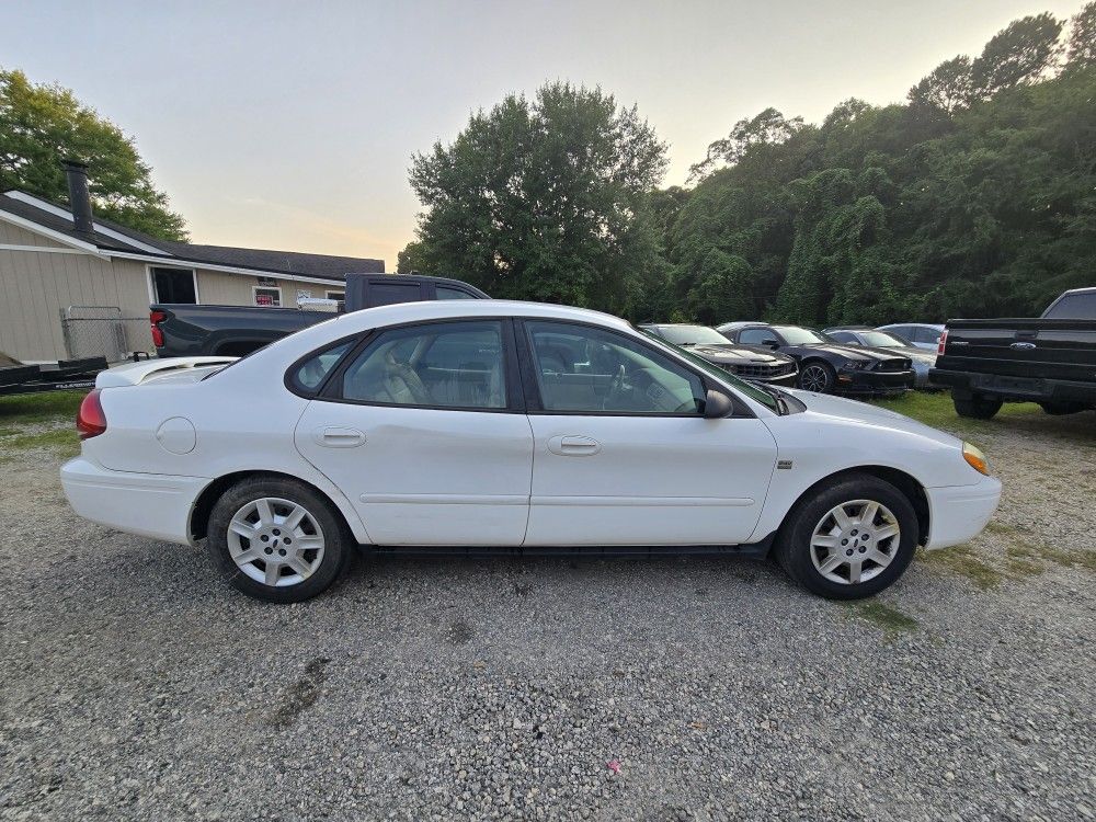 2005 Ford Taurus