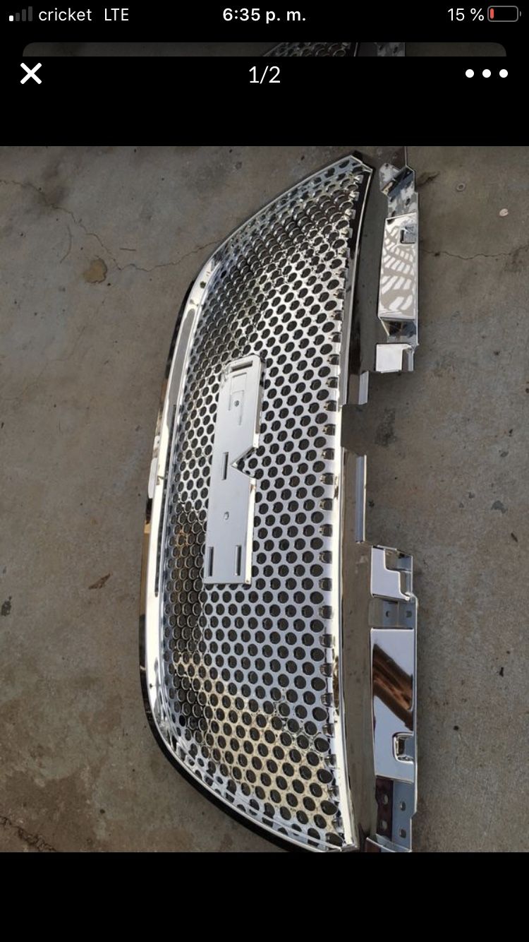 GMC 2015 XL grill