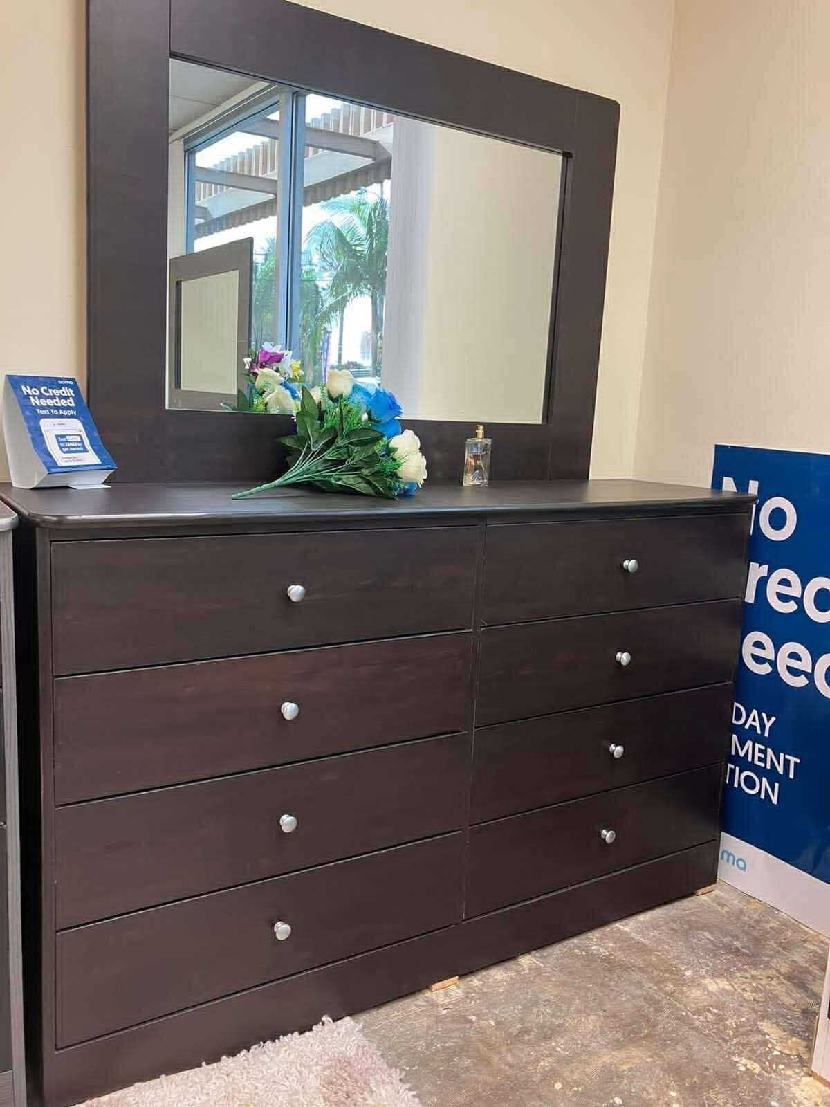8 Drawers With Mirror