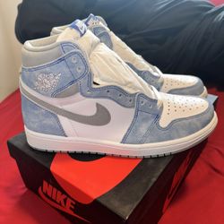 Air Jordan 1 Hyper Royal