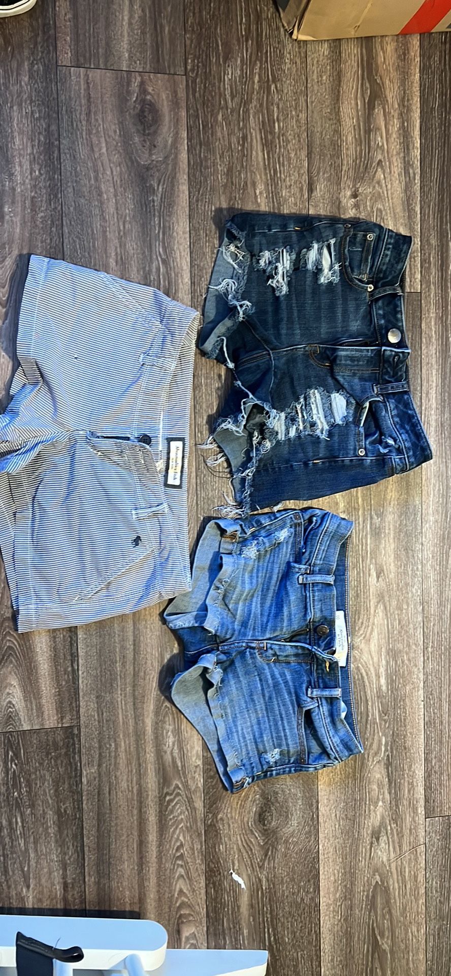 American Eagle / Abercombie & Fitch