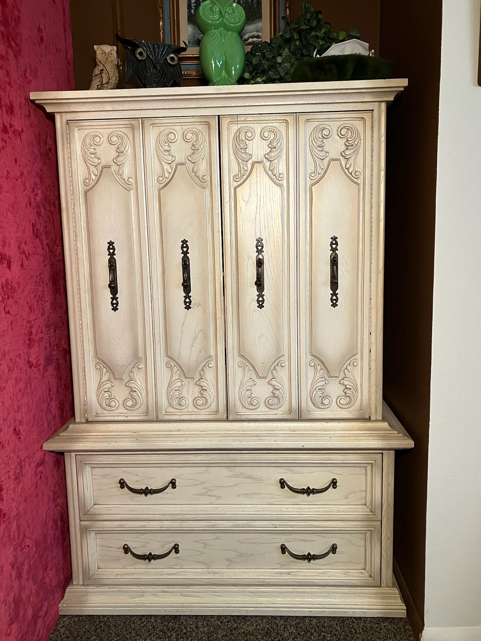 Vintage Mid-century Traditional Style armoire