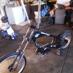 2003 ,Electric ,Swinn Stingray,Chopper, Rare,Has Motor ,Frame Is Nice ,Paint Is Also Nice, Needs Battery & Motor Controller,Nice Cond.