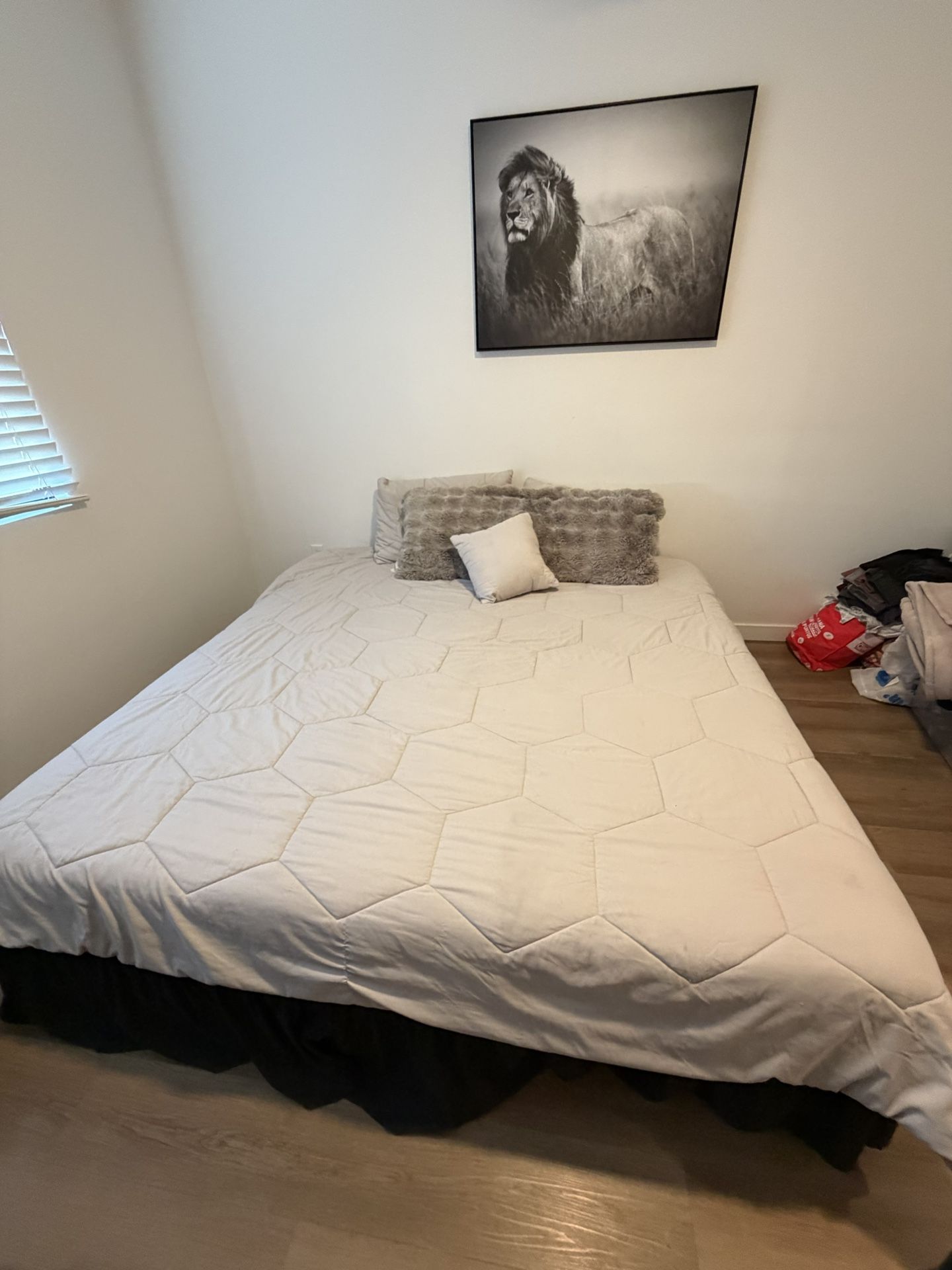 king bed and box spring