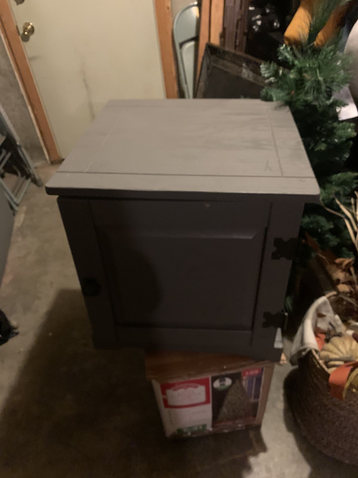 Table / Chest