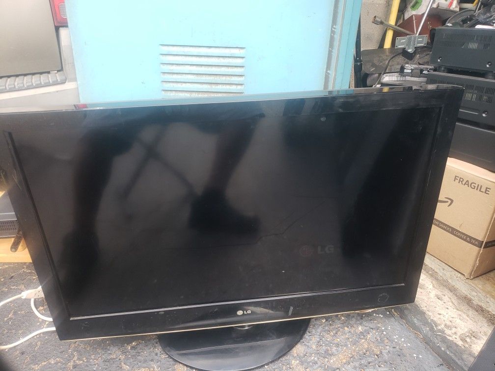 LG 42" TV 3 HDMI PORTS