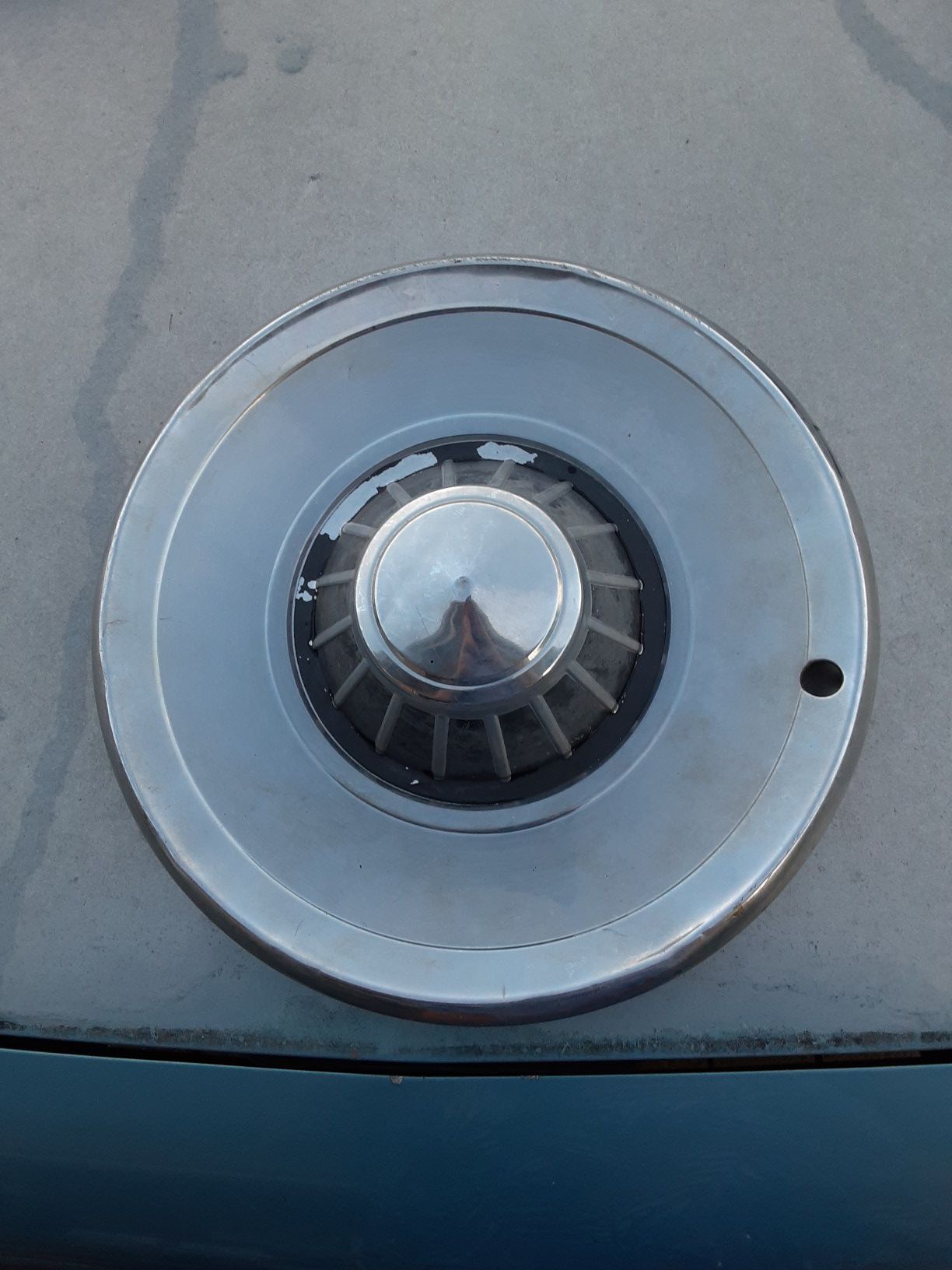 14" 1963 plymouth hubcap