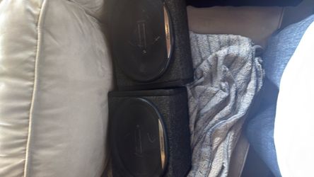 2 pioneer 6x9 speakers