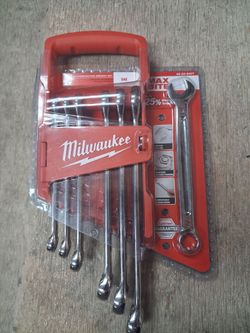 Milwaukee 48-22-9407 - 7-Piece SAE 12-Point Straight Head Combination Wrench Set with Storage Tray