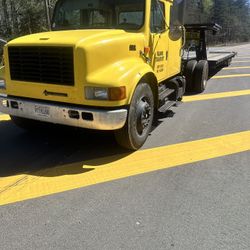 Urgent Sale: 2000 International Tractor (Needs Motor Rebuild) & 2019 Gator Made Trailer