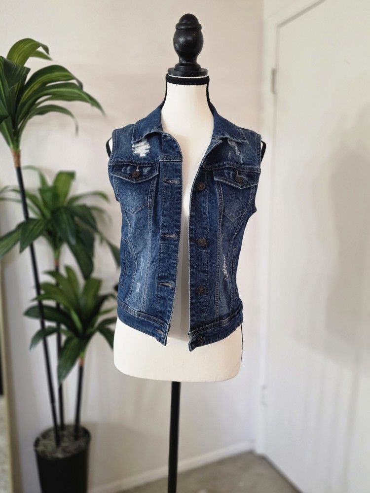 Sleevless Denim Jacket