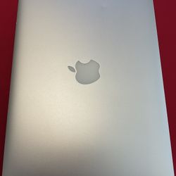 2017.  Macbook.  Air   i5.    8 GB Ram.  256.  SSD  FLASH  STORAGE    MacOS.   MONTERREY.     RETINA DISPLAY 13 ‘’.   INCLUDE THE CHARGER   