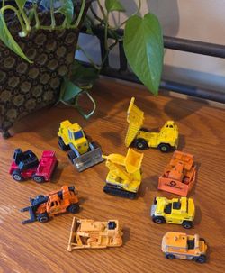 Vtg (9) Die-Cast Construction Vehicles- Hot Wheels (HK), Tomica & Matchbox