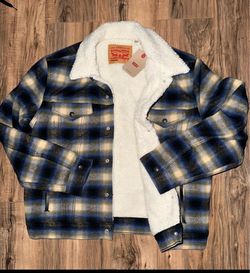 New Men’s Size Medium Levi’s Plaid Sherpa Jacket