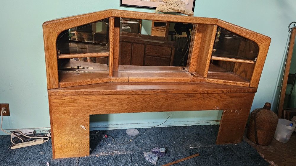 Queen headboard bedroom set MUST GO BY XMAS