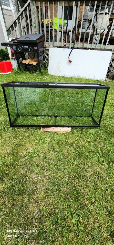 55 Galon Fish Tank, With Light Top, Stand And Filter