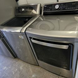 LG Front Loading Washer And Gas Dryer Set 