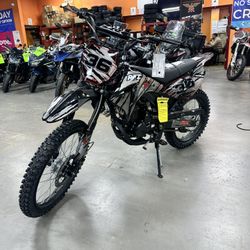 Apollo Db-36 250cc Dirt Bike 