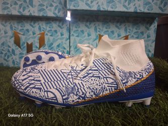 Soccer cleats us size 4youth