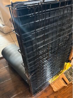 30” Medium Wire Dog Crate with Clean Bottom Tray Included