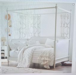 Pottery Barn Collette Canopy Daybed in white