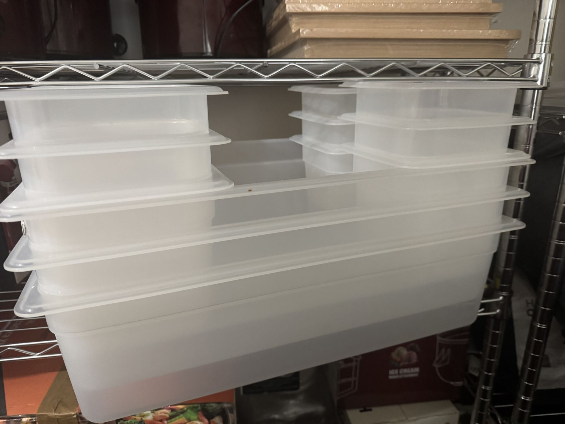 FOOD SERVING PANS