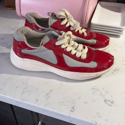 Pradas Size 8 Men 