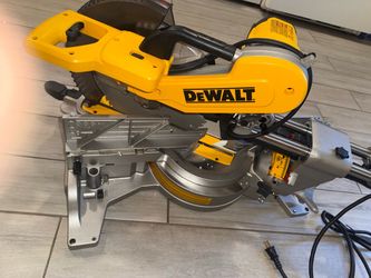 DeWalt DWS780 12-Inch Sliding Compound Miter Saw