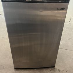 Conserv CREF26SS Compact Refrigerator