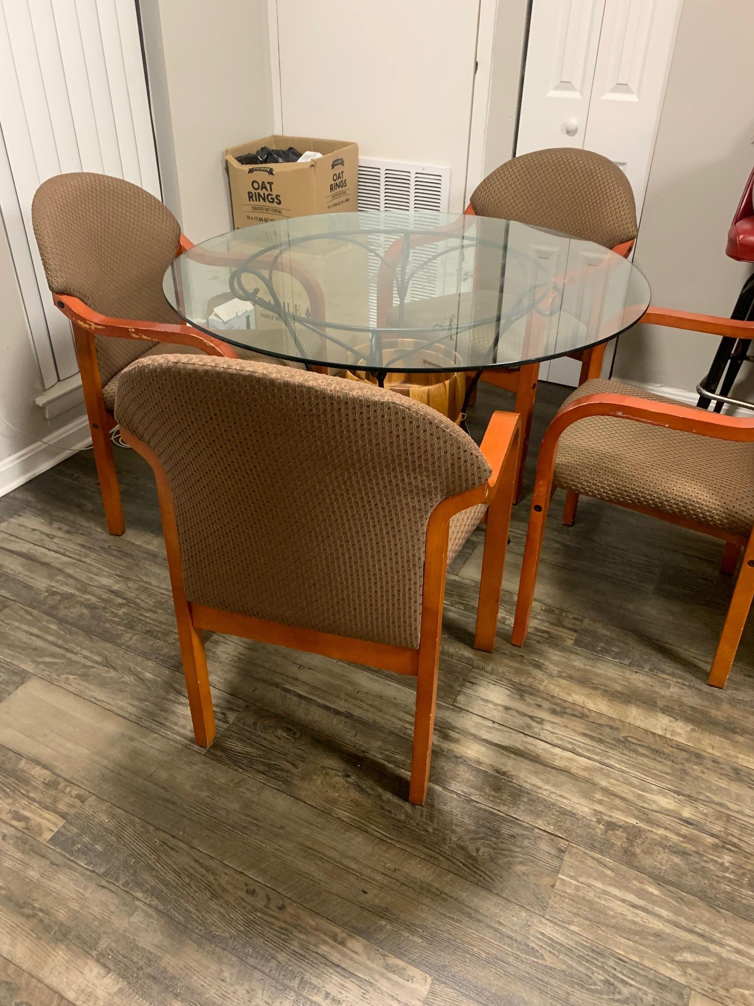 Circular Glass Dining Table with 4 Chairs – Used