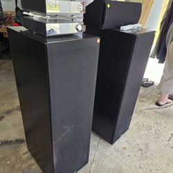 Klipsch Speakers  2 Towers. 1 Sound Bar