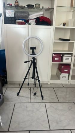 12” ring light with tripod stand