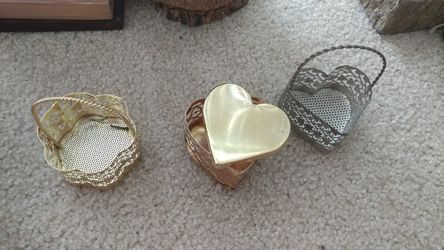 Favor gift baskets.