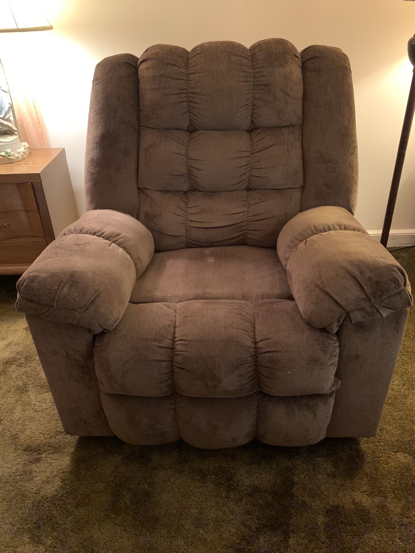 Like New Plush Electric Recliner