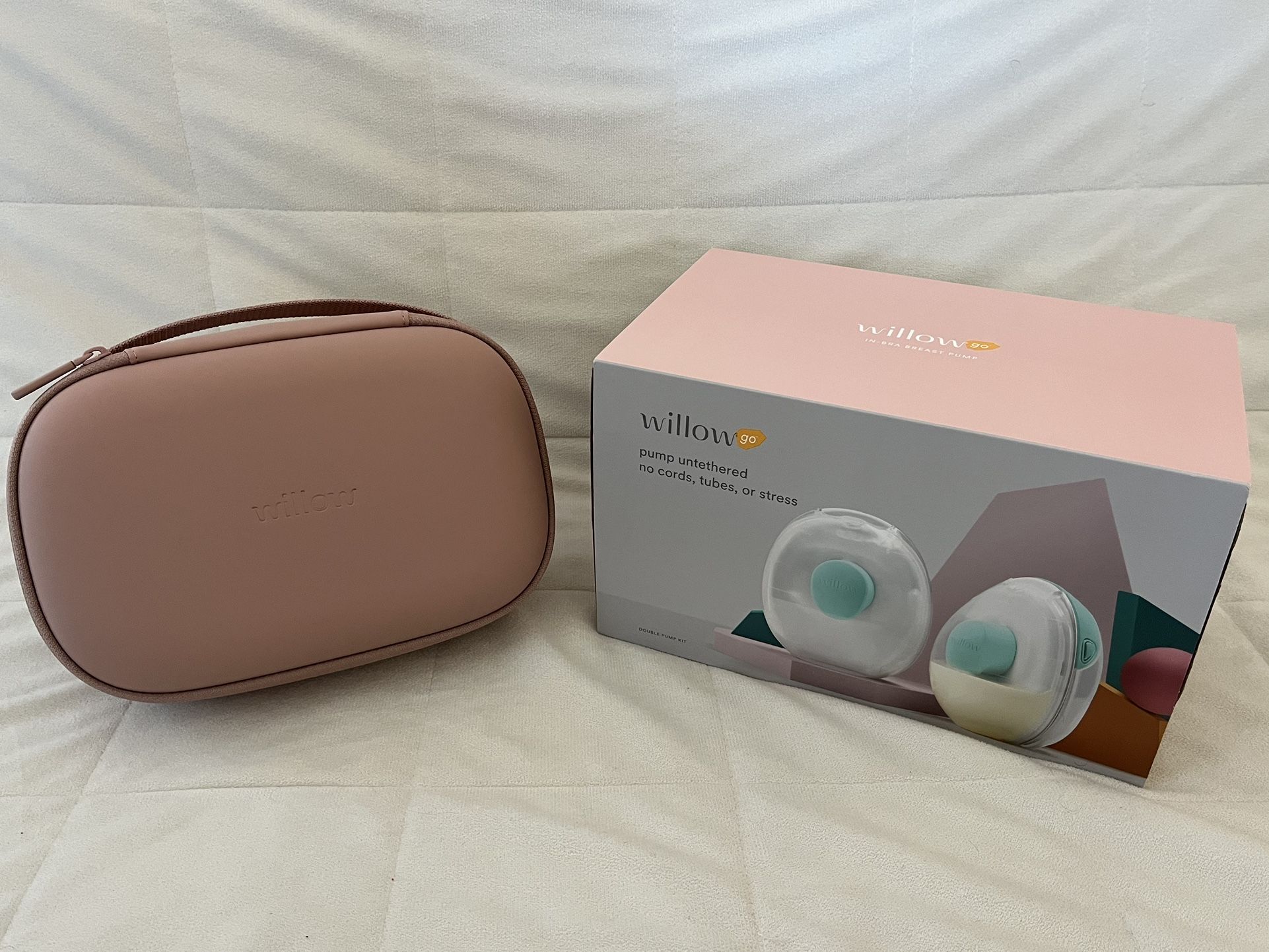 Willow Go Wearable Breast Pump & Case Bundle