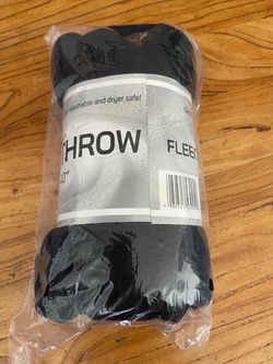 Black Fleece Throw Blanket 30” x 40”