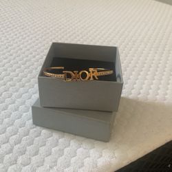 Bracelets-white & Gold