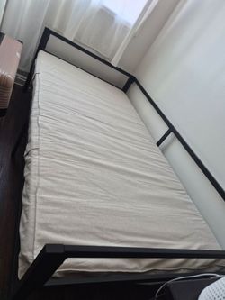Zinud Black Metal Twin Bed Frame with Mattress
