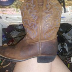 Ladies Size 7 Or 7.5 Ariat Cowgirl Boots