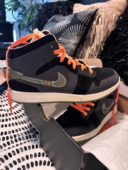 Air Jordan 1 Mid SE Craft Light Olive 7Y – Excellent Condition + Box