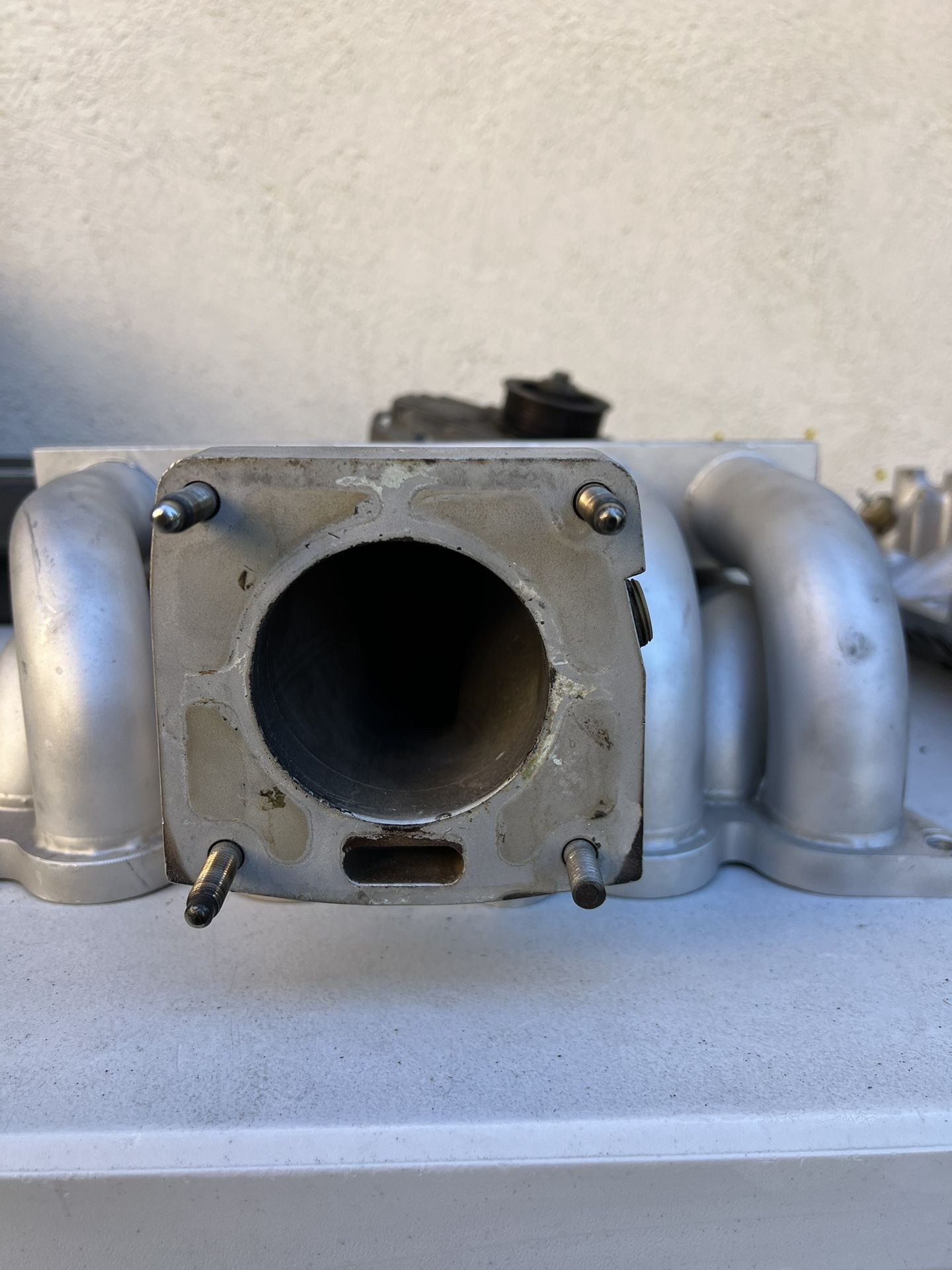 Cobra Gt40 Intake Manifold + Tall Valve covers for Sale in Lake View Terrace, CA OfferUp
