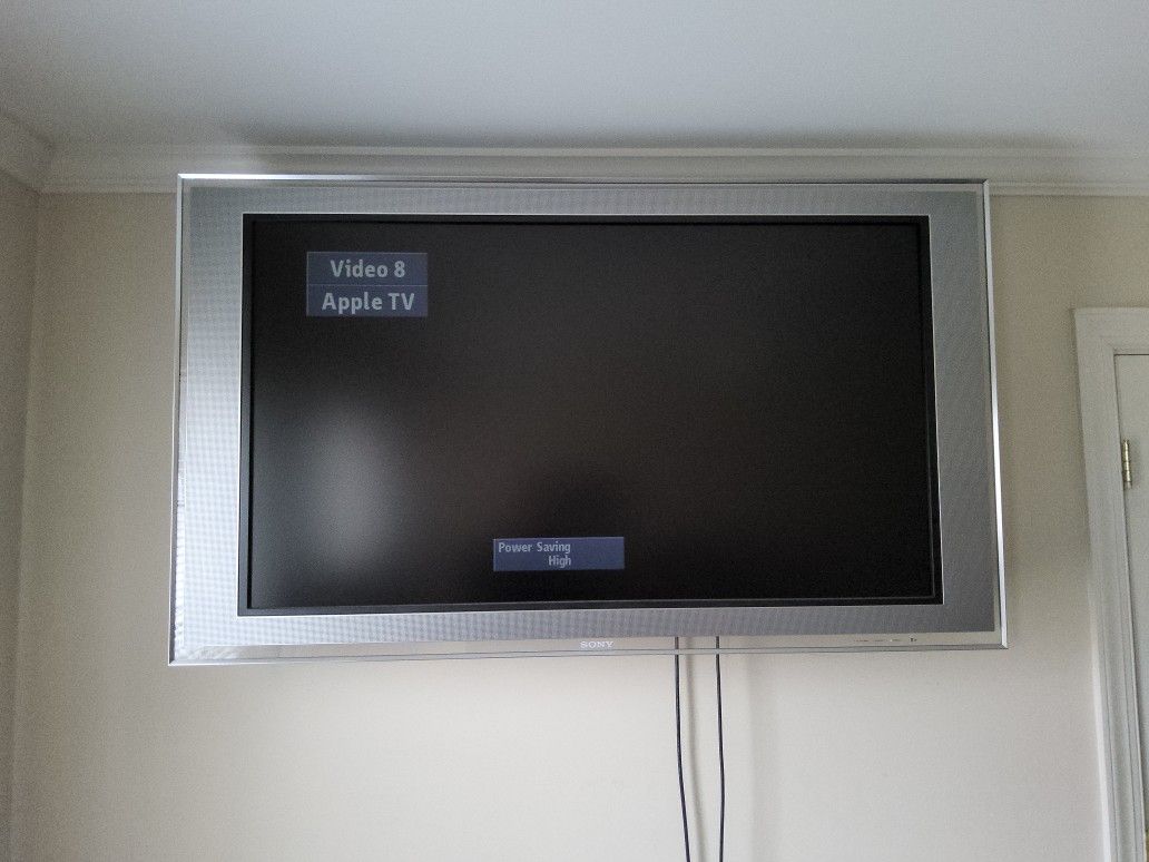 Sony XBR 1080P 52 Inch TV & Wall Mount